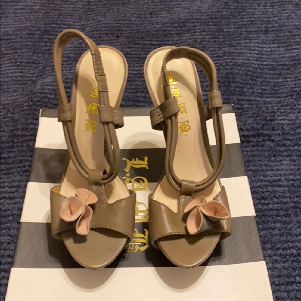 Leather sandals
